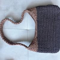 BORSA FATTA A MANO ALL’UNCINETTO spalla bicolore