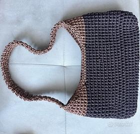 BORSA FATTA A MANO ALL’UNCINETTO spalla bicolore