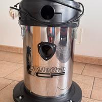 Aspirapolvere con accessori