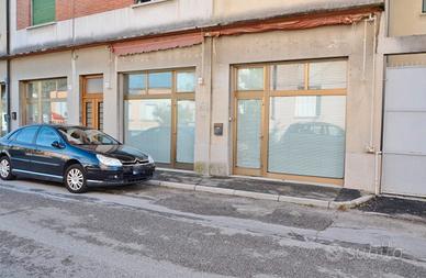 Monfalcone:locale commerciale