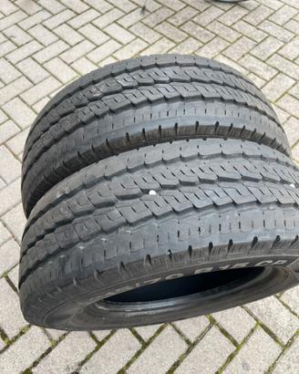 Due gomme del furgone usate misura 215:70:15C