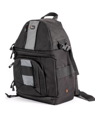 Zaino monospalla Lowepro. 