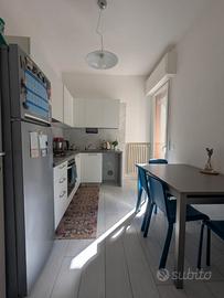 Stanza singola con balcone per studenti