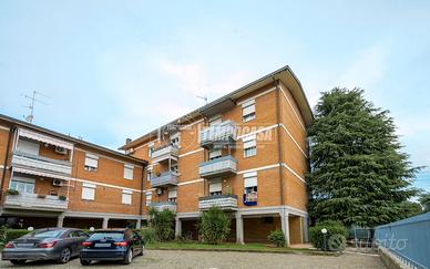 Ampio Quadrilocale al secondo piano con balcone e