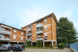 Ampio Quadrilocale al secondo piano con balcone e