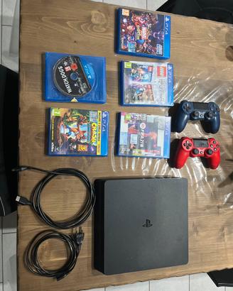 PlayStation 4 400GB con 2 joystick e 5 giochi