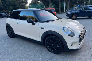 Mini Cooper D 2017 61.000 km cambio automatico