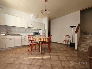 Viareggio. casa di corte a due passi dal mare