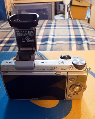 Fotocamera APS-C SONY NEX 5T + Mirino FDA-EV1S