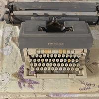 macchina  da scrivere
