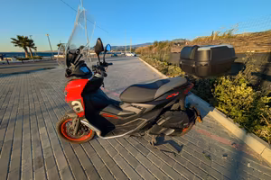 Aprilia SR gt 200 sport