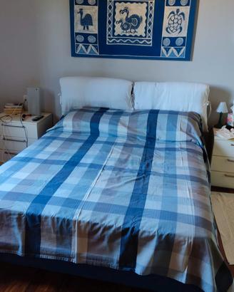 Letto matrimoniale 170×190 con cuscini poggiatesta
