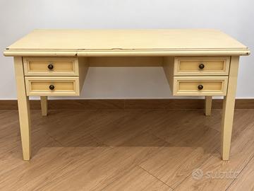 Scrivania vintage in legno avorio – 4 casse