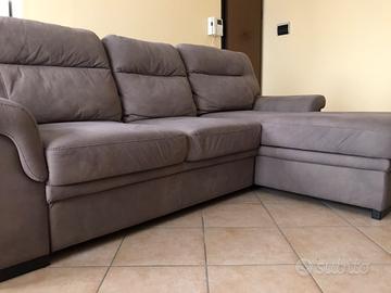 Divano con allungamento modalità letto quasi nuovo
