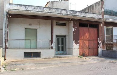 Casa indipendente di 200 m² con 4 locali e box aut
