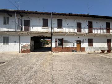 CASA SEMINDIPENDENTE A CASSOLNOVO