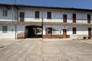 CASA SEMINDIPENDENTE A CASSOLNOVO