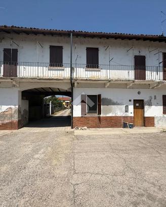 CASA SEMINDIPENDENTE A CASSOLNOVO