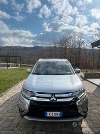 MITSUBISHI OUTLANDER  SUV  2.2 DI-D 4WD -