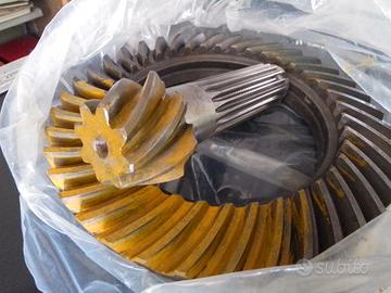 Coppia conica posteriore con 8 e 38 denti per trat