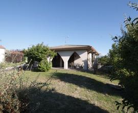 Collina villa singola panoramica su un livello