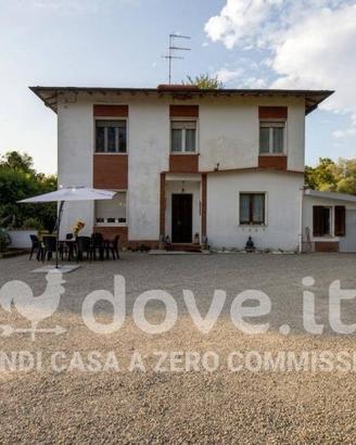 Villa di 254 m² con più di 5 locali e box auto a C