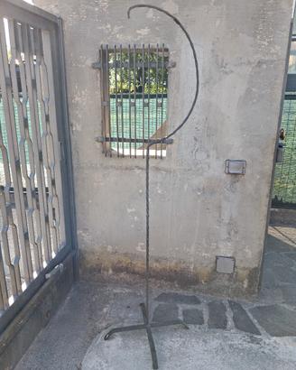 piedistallo  per gabbia in ferro battuto