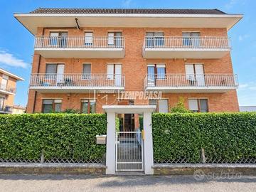 Trilocale al piano rialzato con taverna, giardino