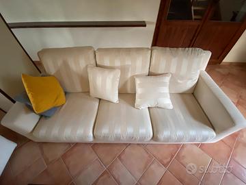 Divano 3 posti come nuovo