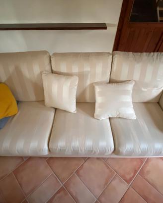 Divano 3 posti come nuovo