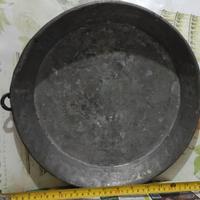 Antica teglia rotonda in rame con anello in rame