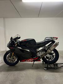 Aprilia RSV 1000 R Factory