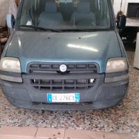 Fiat Doblo dotato di portapacchi professiona