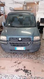 Fiat Doblo dotato di portapacchi professiona