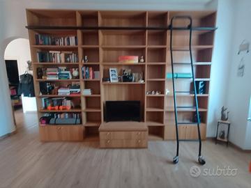 libreria in legno con cassettiera porta Tv
