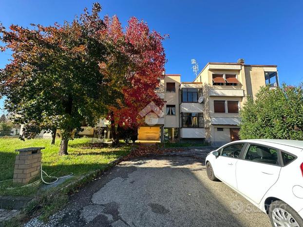 4 LOCALI A SARZANA