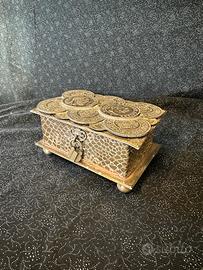 Cofanetto argentato con monete d’epoca silver