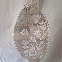 tenda ricamata a mano