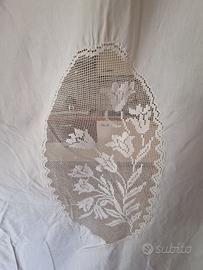 tenda ricamata a mano