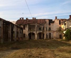 Cascina con terreno