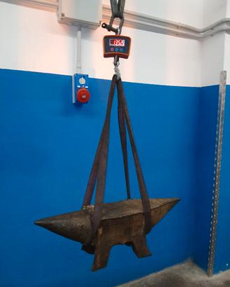 incudine in acciaio da 135kg