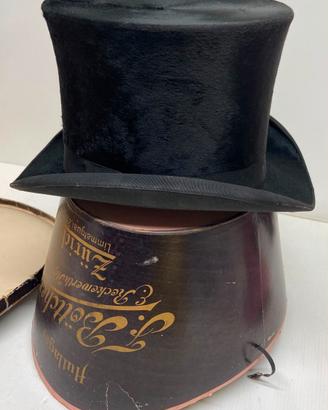 Antico cappello con scatola 