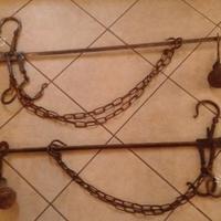 Tre antiche bilance ad asta in ferro