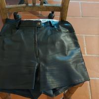 Shorts in pelle nera taglia 42