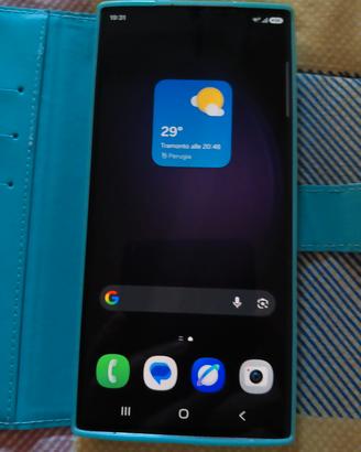 Samsung Galaxy s 23 ultra  assieme Realme 12x 5g 