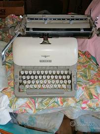 Macchina da scrivere Adler 