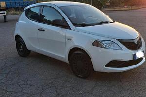 Lancia y 1.2 70cv  km 89000 neopatentati
