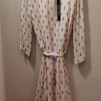 Vestito con scollatura dietro