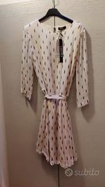 Vestito con scollatura dietro