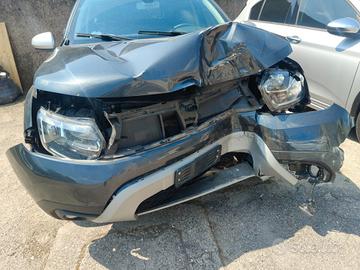 Dacia Duster 1.6 115CV da riparare